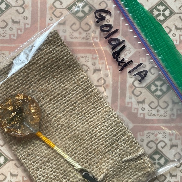 Handmade botanical resin art clip with macrame covered post - round bud 1A - Picture 6 of 9